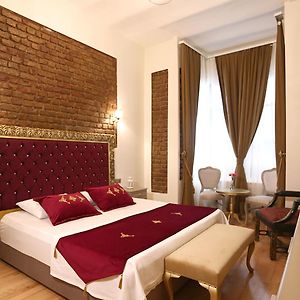 Hutsuite Hotel
